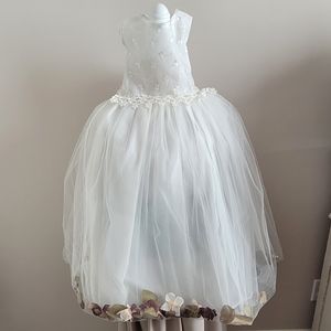 Flower girl dress sleeveless with silk flowers